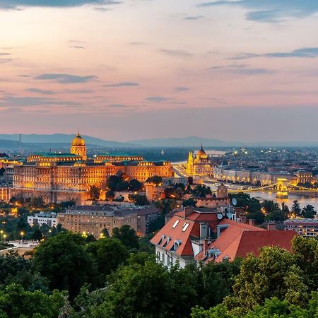 Apartment On Gellert Hill Downtown With Free Garage & Castle View Budapest Exteriör bild