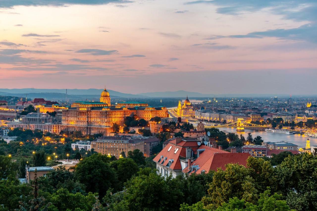 Apartment On Gellert Hill Downtown With Free Garage & Castle View Budapest Exteriör bild