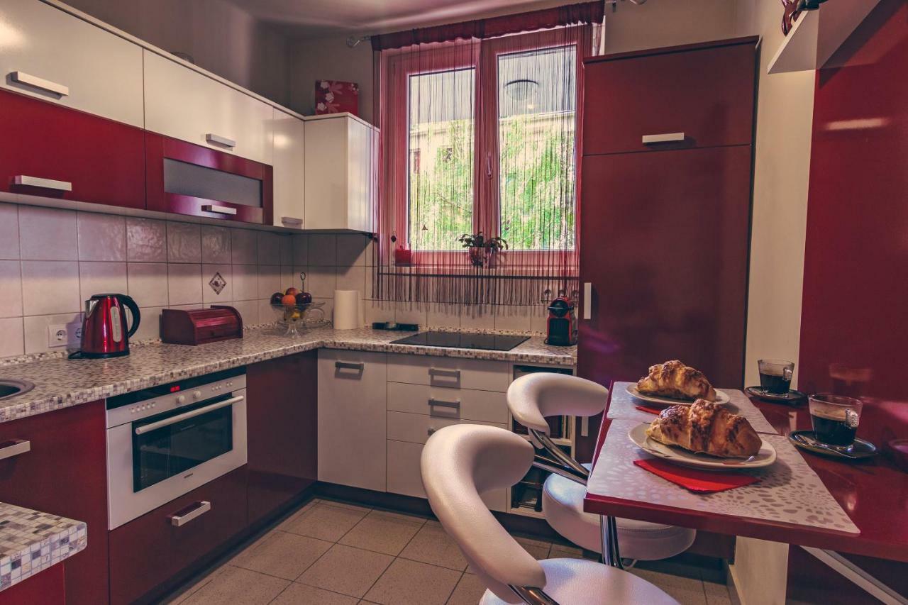 Apartment On Gellert Hill Downtown With Free Garage & Castle View Budapest Exteriör bild