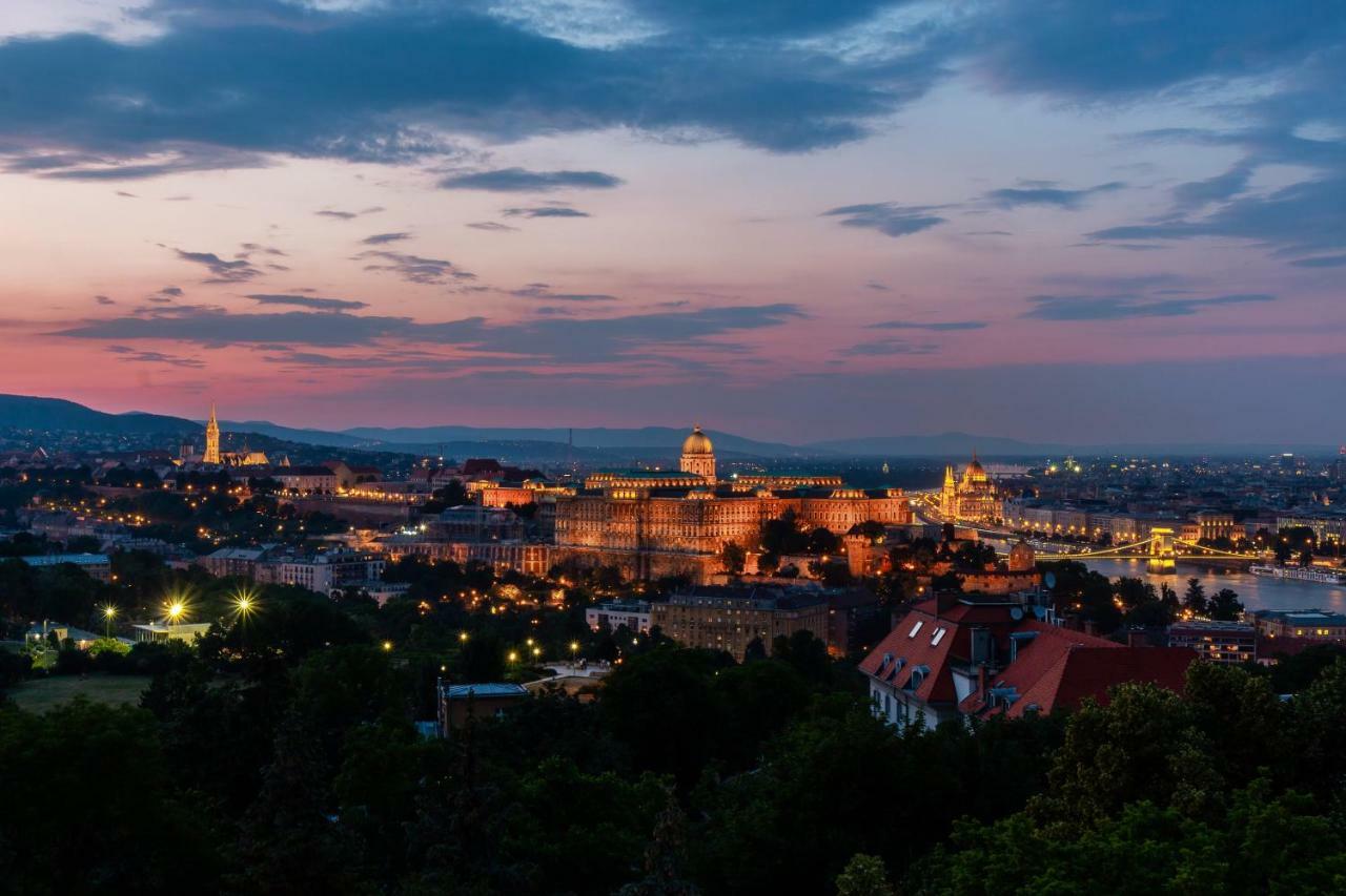 Apartment On Gellert Hill Downtown With Free Garage & Castle View Budapest Exteriör bild