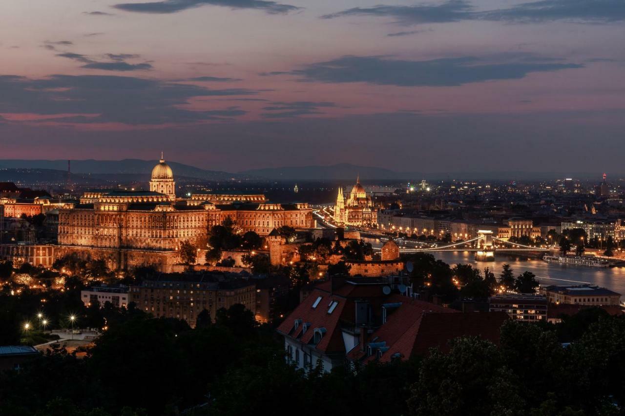 Apartment On Gellert Hill Downtown With Free Garage & Castle View Budapest Exteriör bild