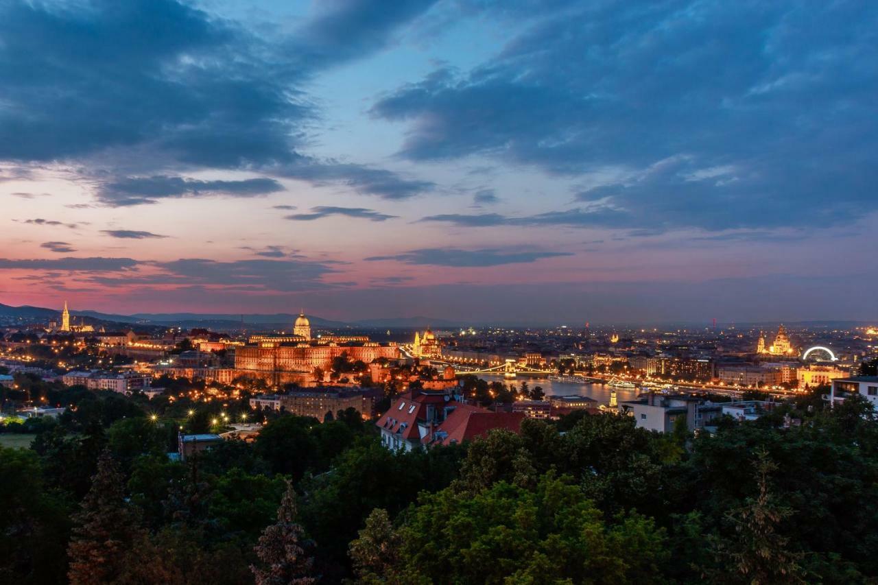 Apartment On Gellert Hill Downtown With Free Garage & Castle View Budapest Exteriör bild